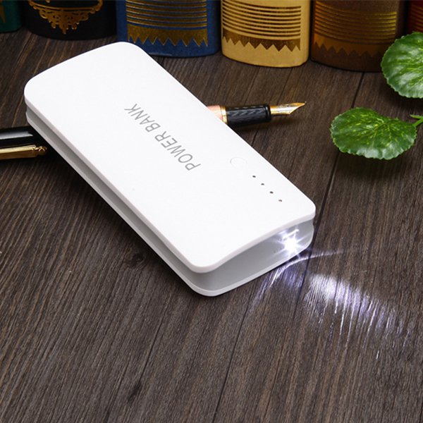 3USB孔行動電源_6