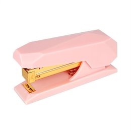 粉色系防滑底座釘書機